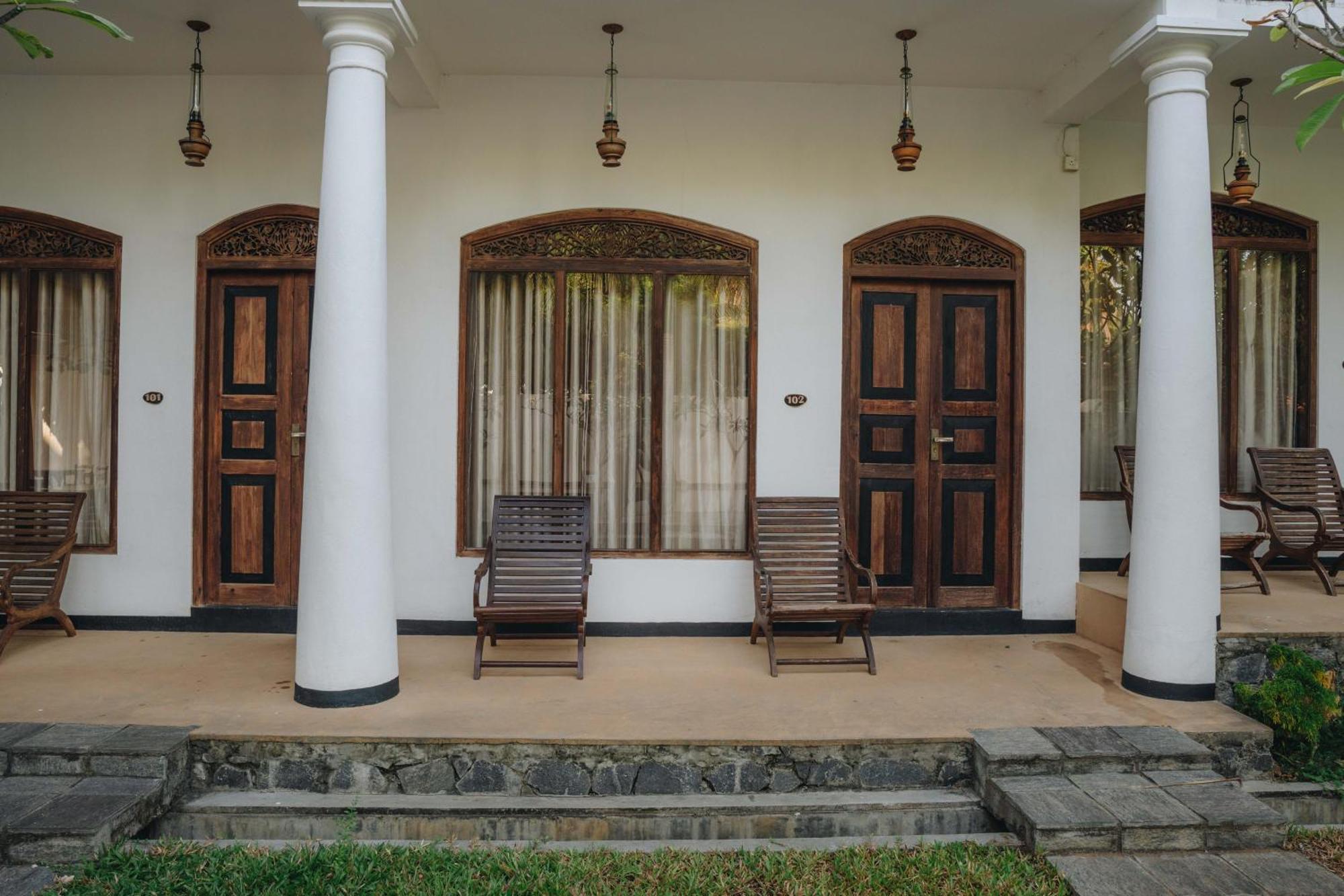 Yala Oga Reach Hotel Tissamaharama Exterior foto