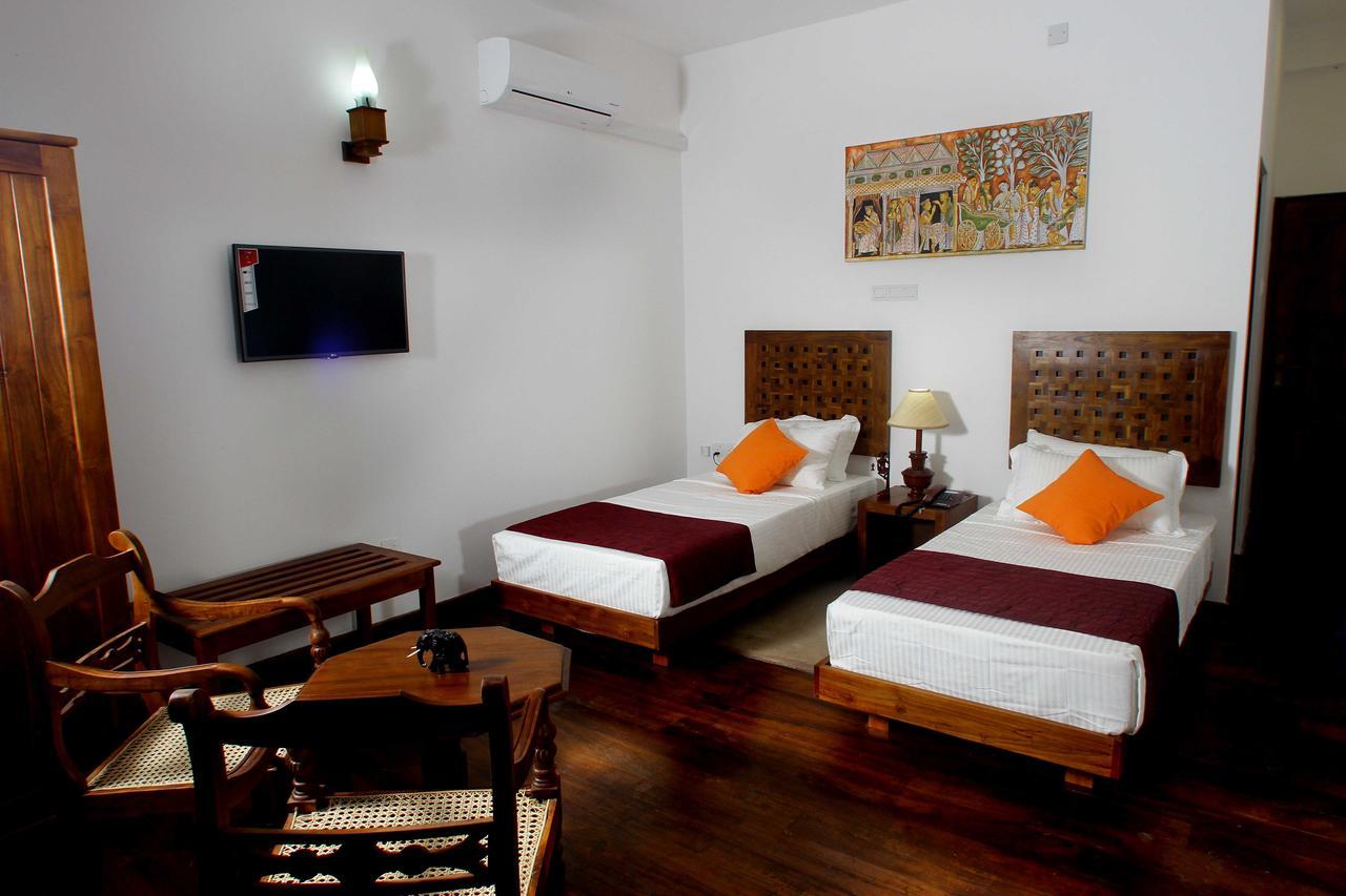 Yala Oga Reach Hotel Tissamaharama Exterior foto