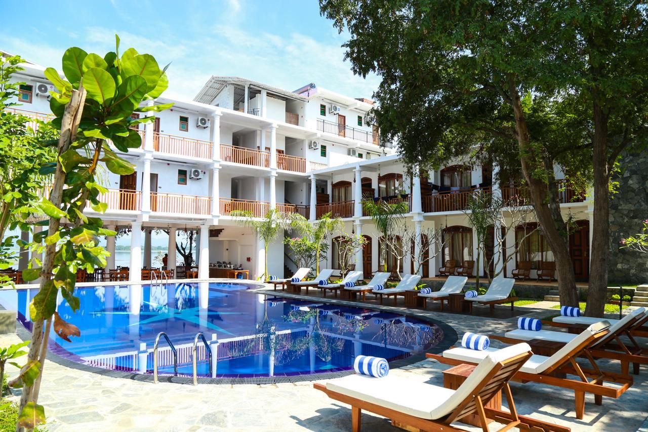 Yala Oga Reach Hotel Tissamaharama Exterior foto