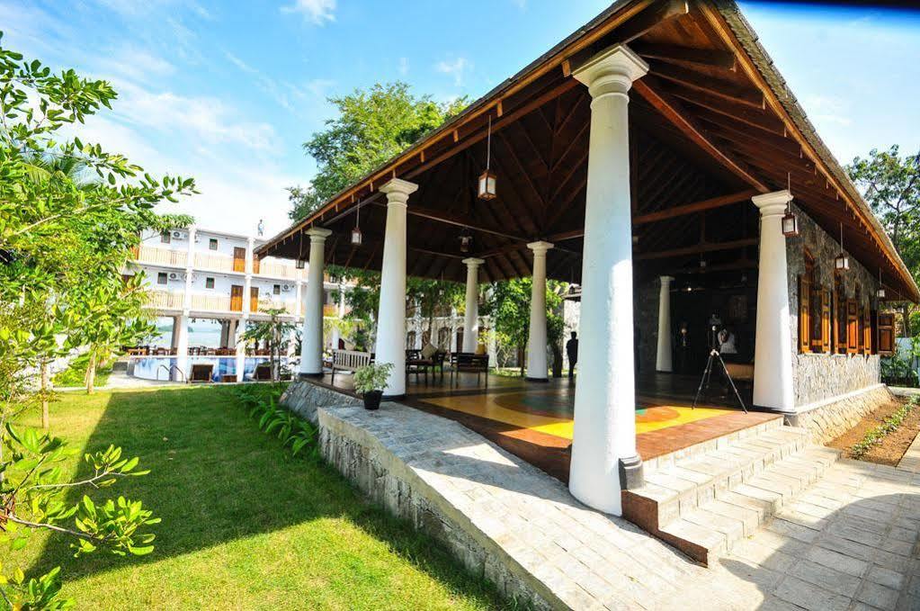 Yala Oga Reach Hotel Tissamaharama Exterior foto