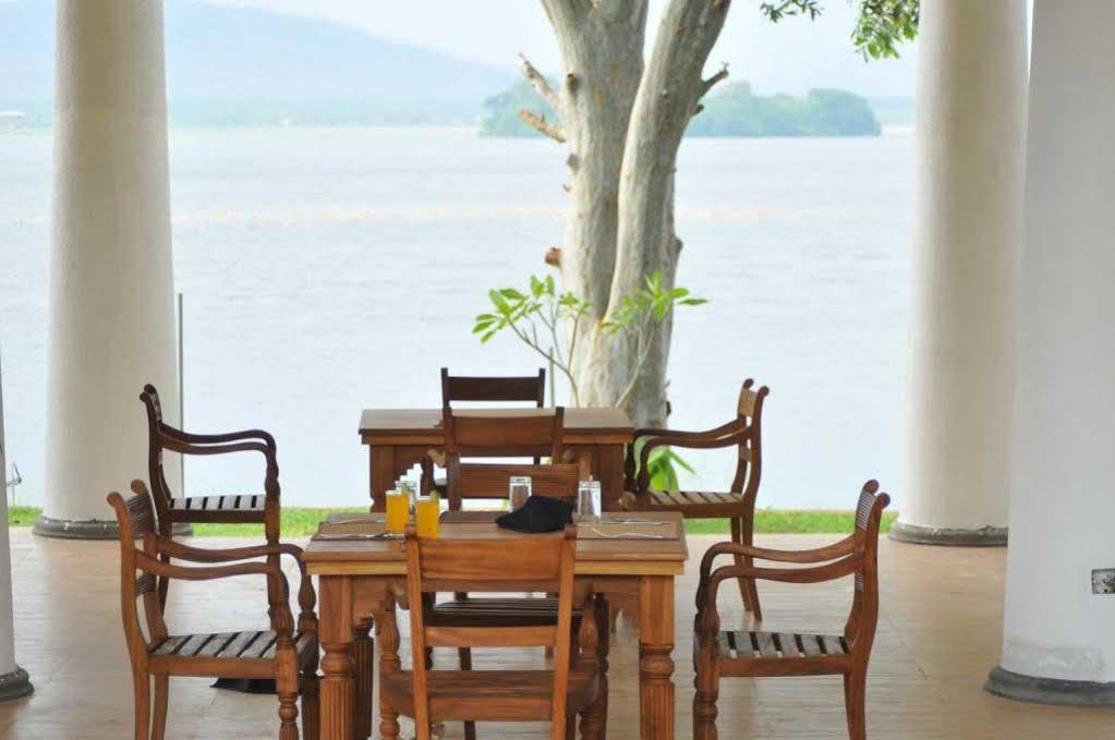 Yala Oga Reach Hotel Tissamaharama Exterior foto